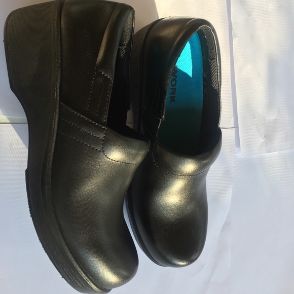 Dr. Scholl’s Clogs - Picture 2 of 2